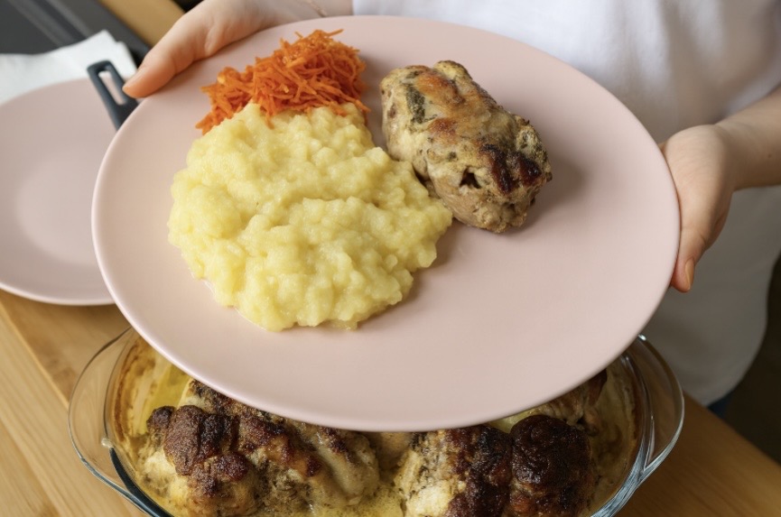 Karkówka z suszonymi pomidorami i mozzarellą🍅🧀🥩✨