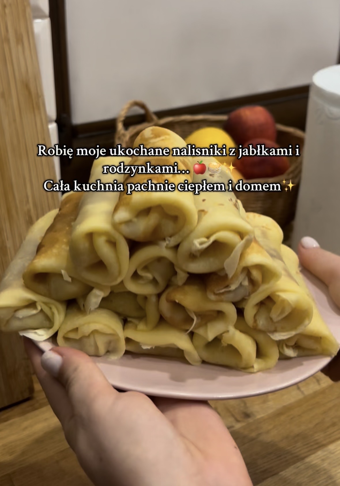Naleśniki jak u mamy 💕😋 z jabłkami i rodzynkami…🍎🥞✨